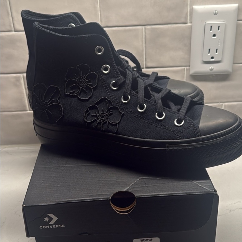 Converse Women's Black Floral High-Top Lift